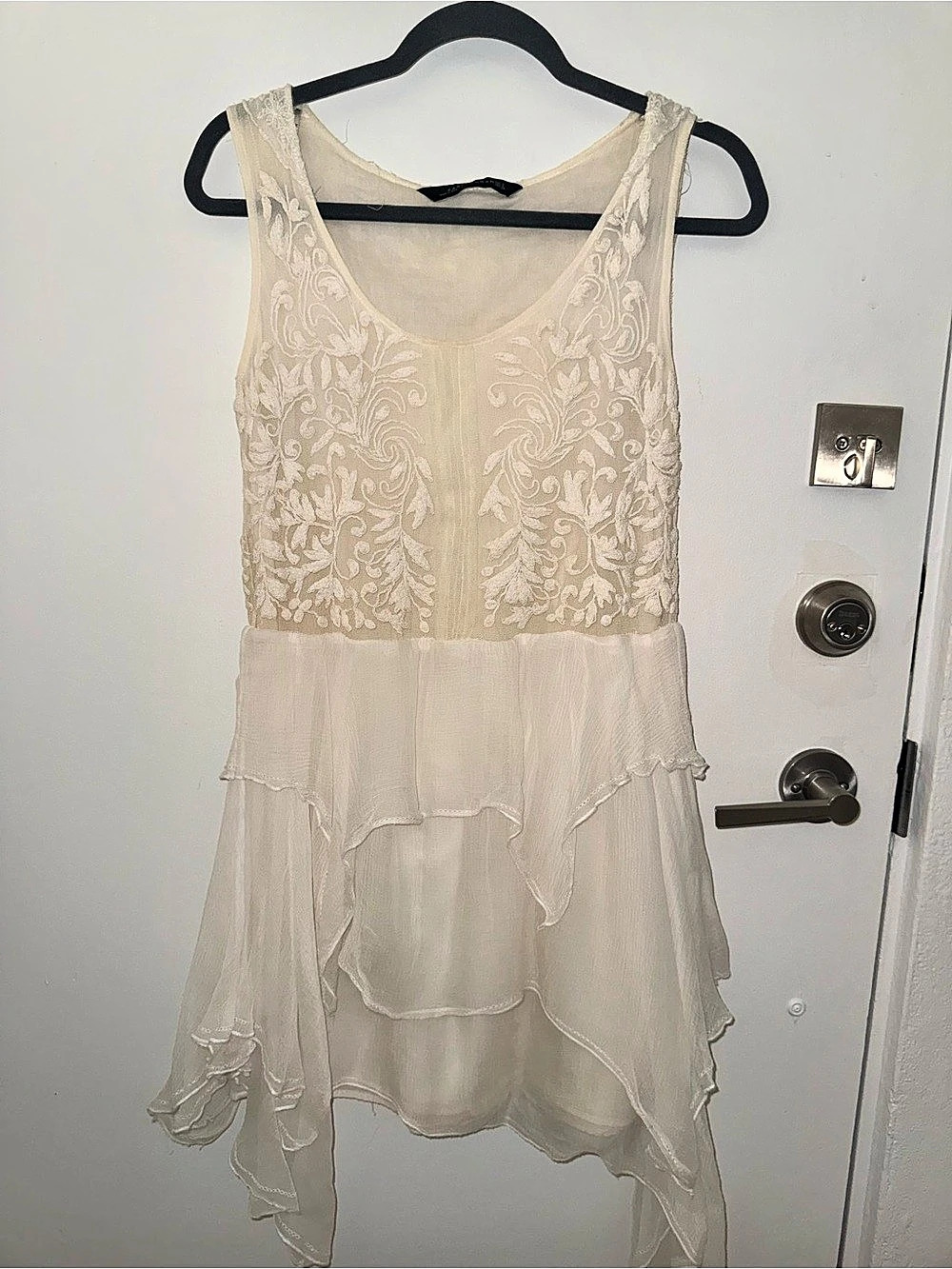 2010s Zara Floral Embroidered Mini Dress Size Small in Cream